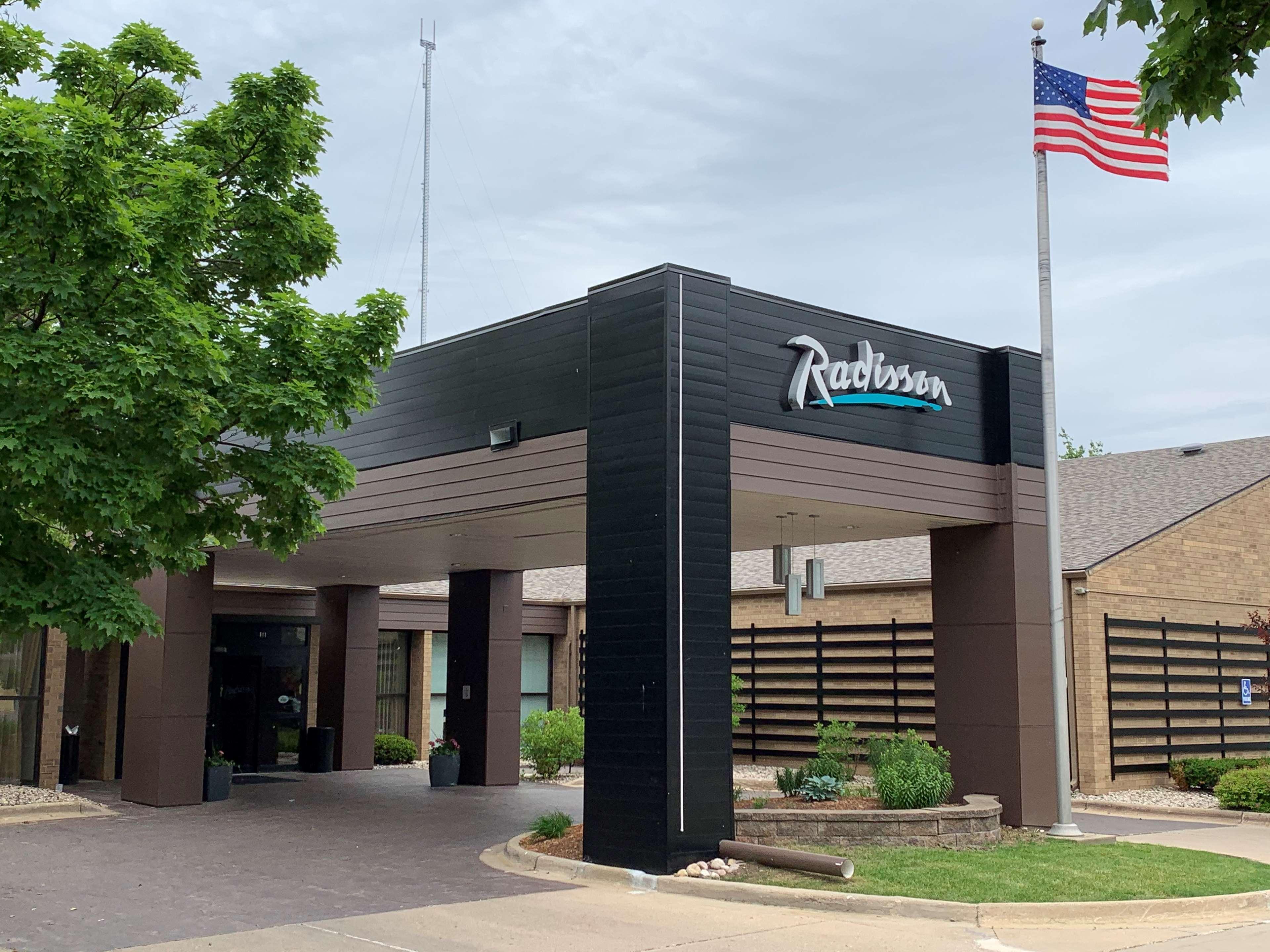 Radisson Hotel מדיסון מראה חיצוני תמונה