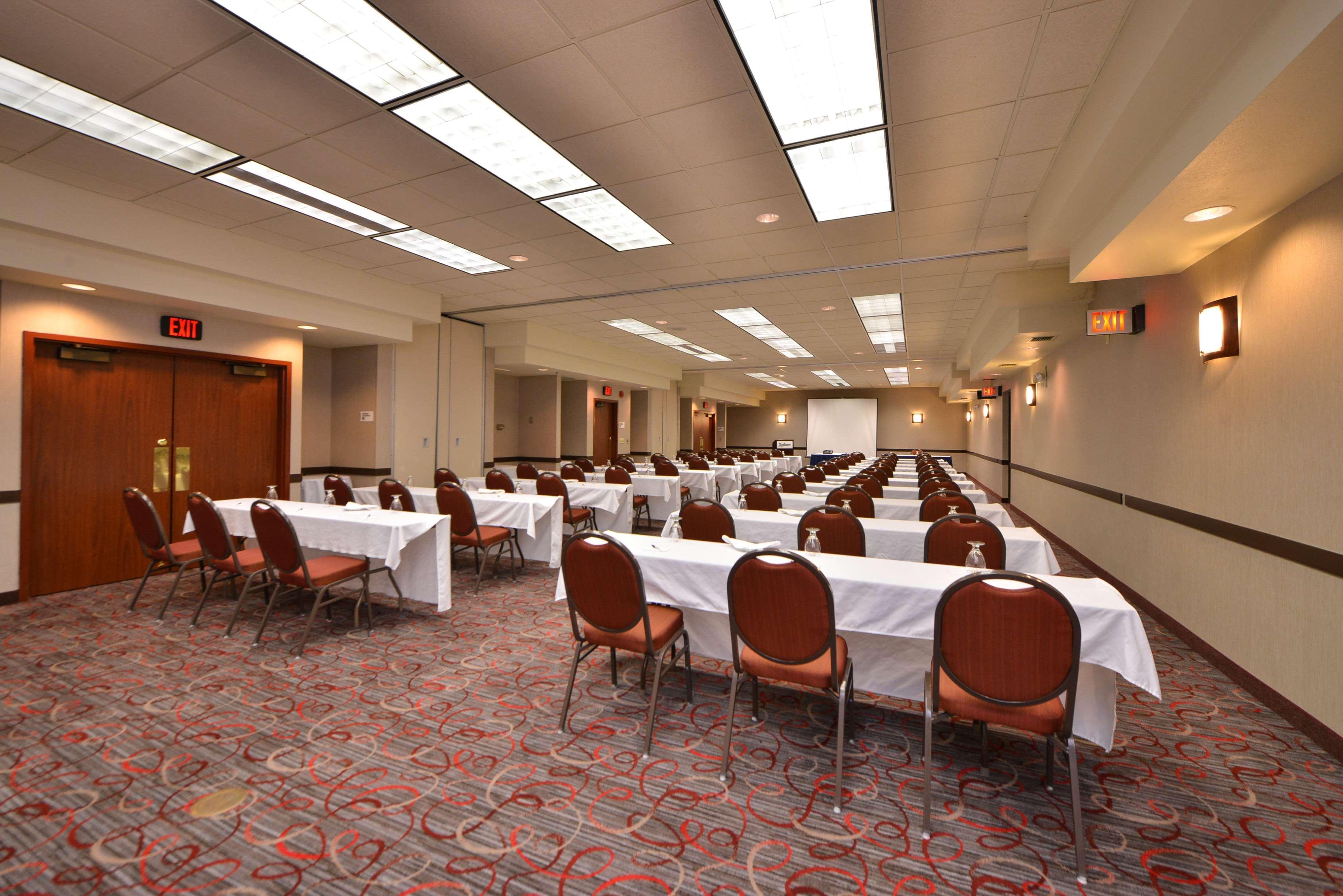 Radisson Hotel מדיסון מראה חיצוני תמונה