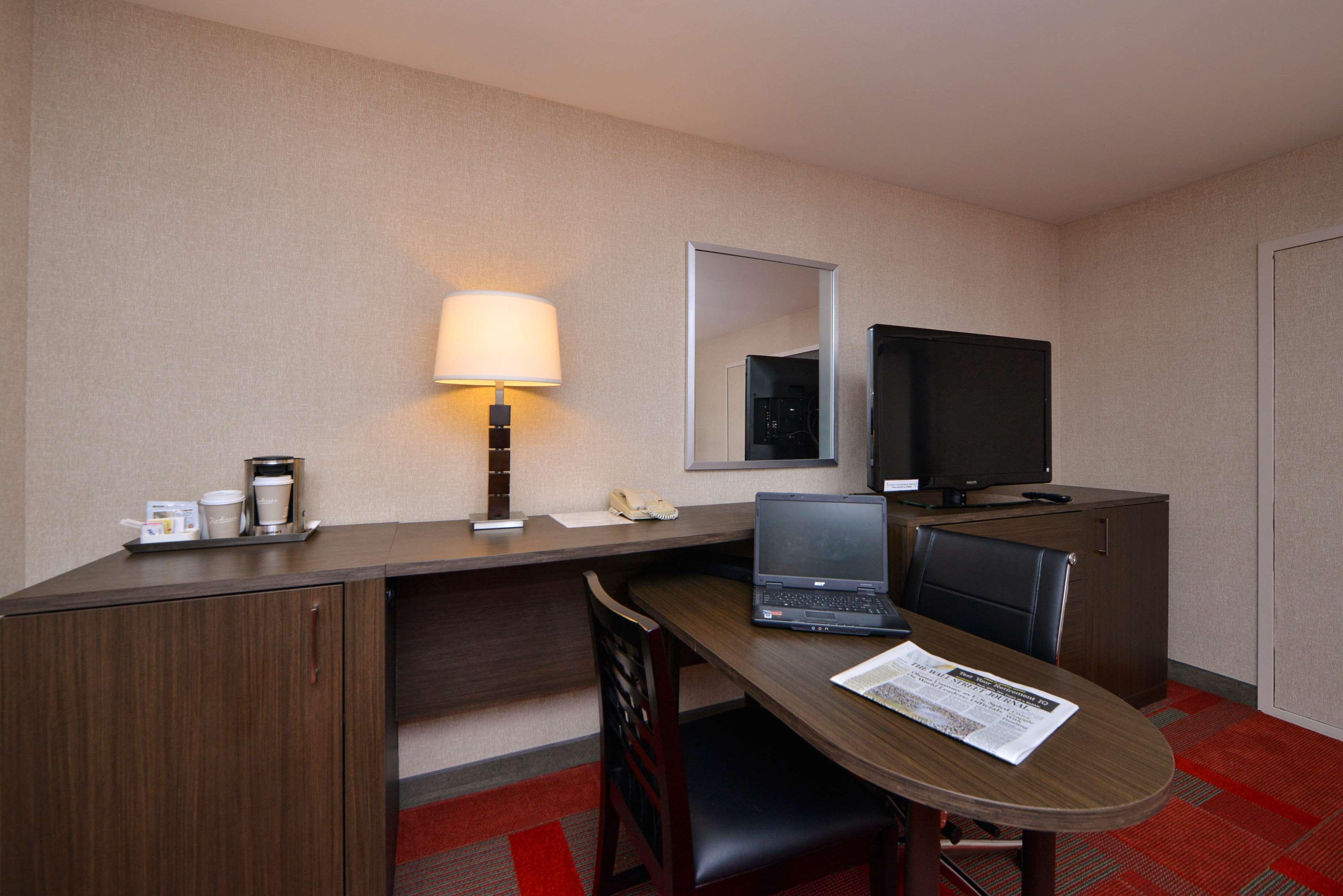 Radisson Hotel מדיסון מראה חיצוני תמונה