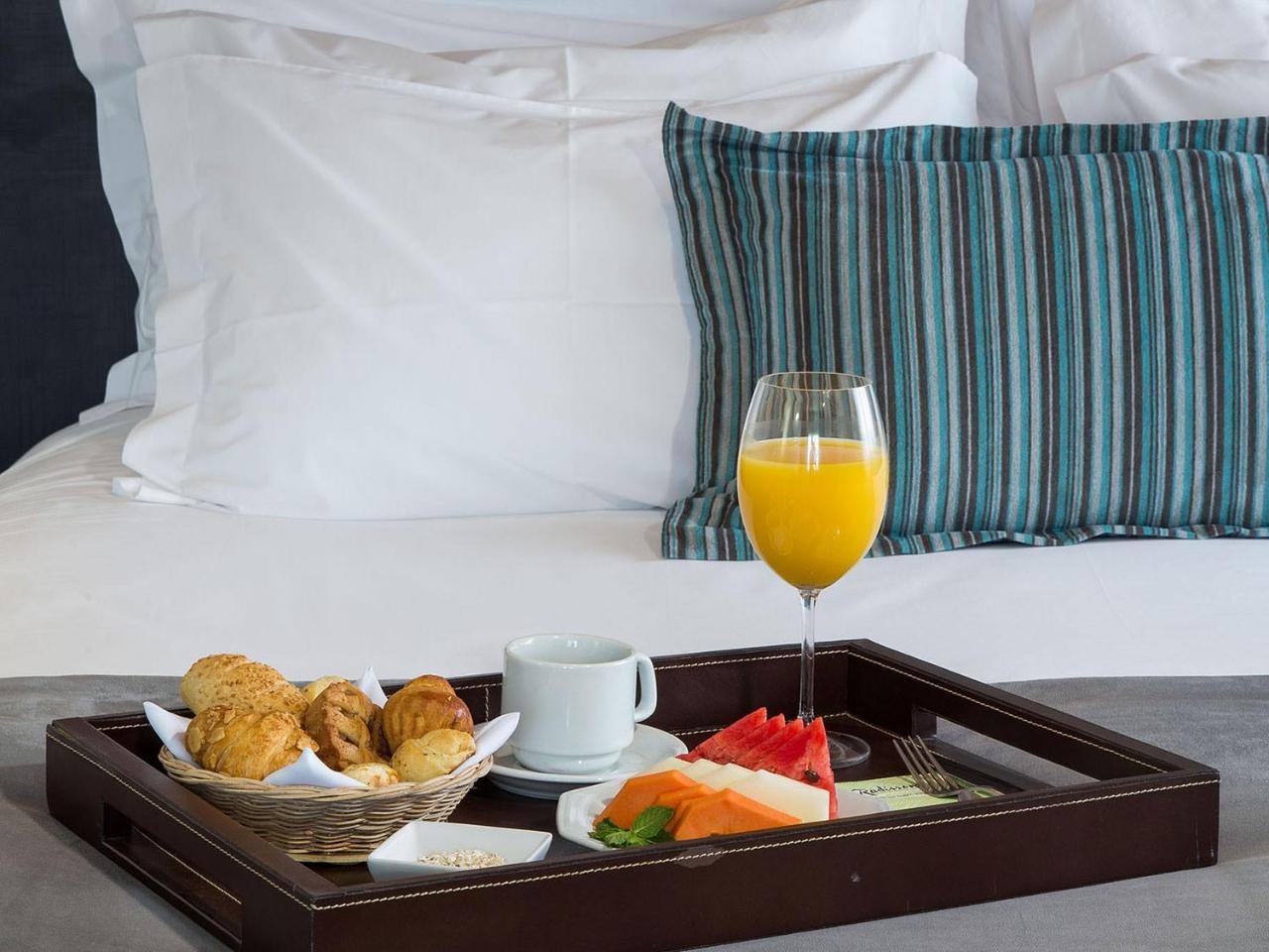Radisson Hotel מדיסון מראה חיצוני תמונה
